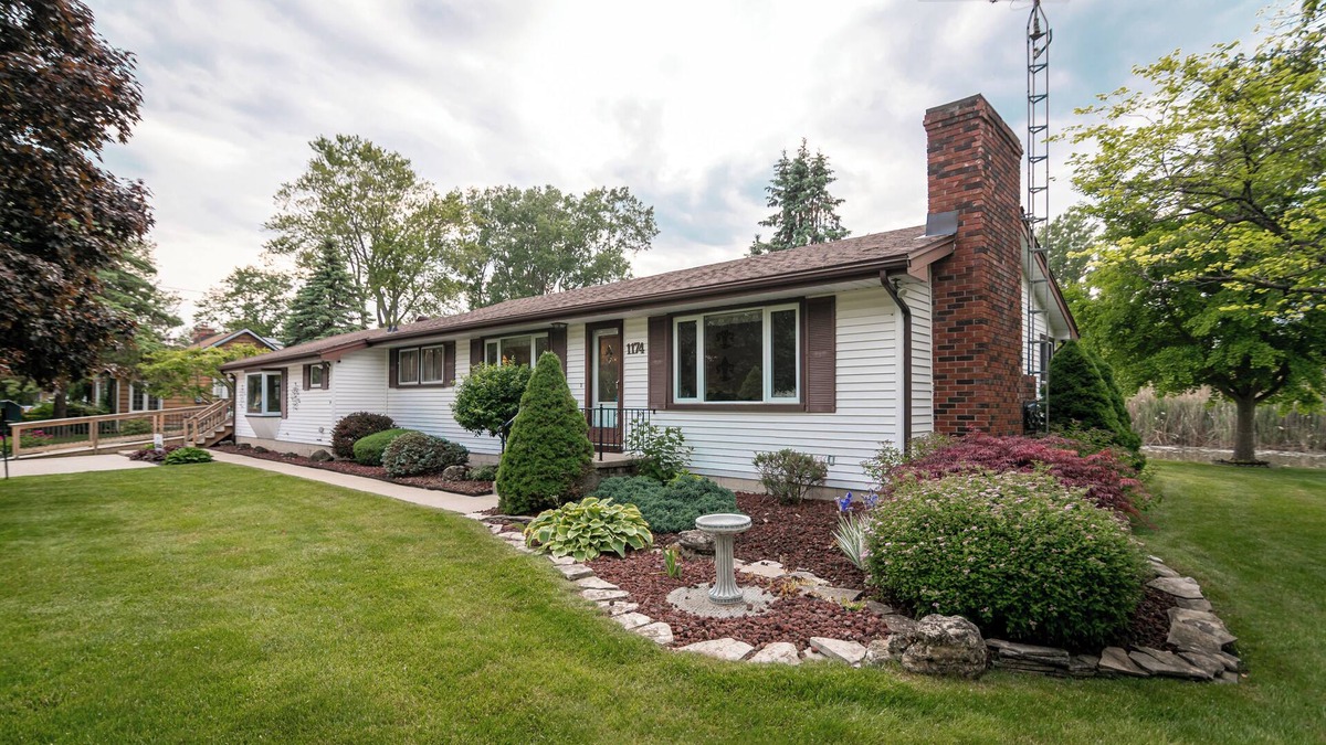 Kingsville Cottage | Kingsville - Chateau Blanc On The Creek. Where the water meets the wine.