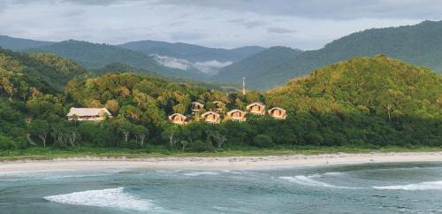 Sekongkang Cabin | Kini Resort - Oceanfront Bamboo Eco Lodges
