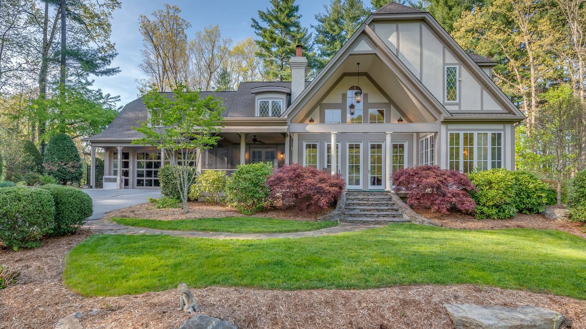 Hendersonville House | Kinloch Place | 7 Bedroom Estate in Hendersonville