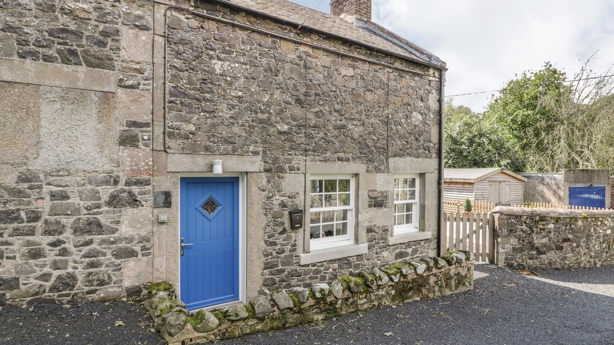 Kelso Cottage | KIRK COTTAGE, pet friendly, with open fire in Hownam