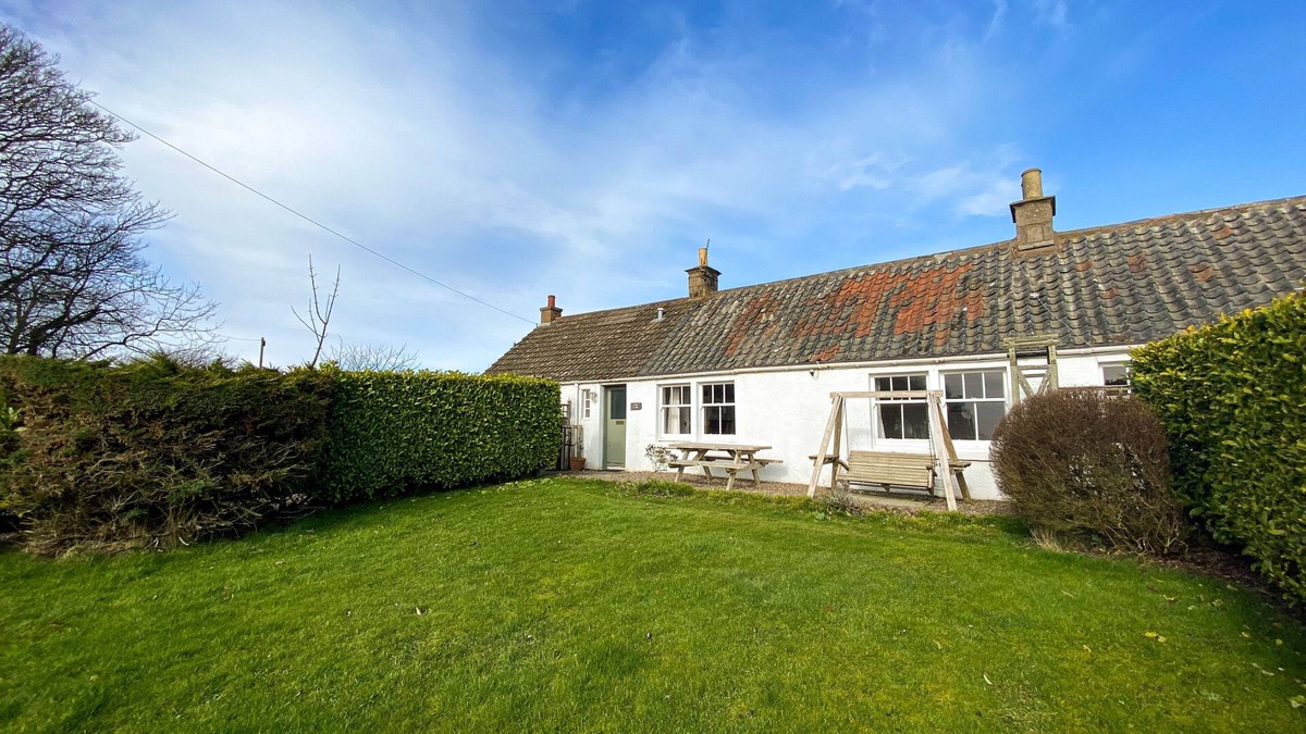 Anstruther Cottage | Kirkmay Cottage - a cottage that sleeps 4 guests in 2 bedrooms