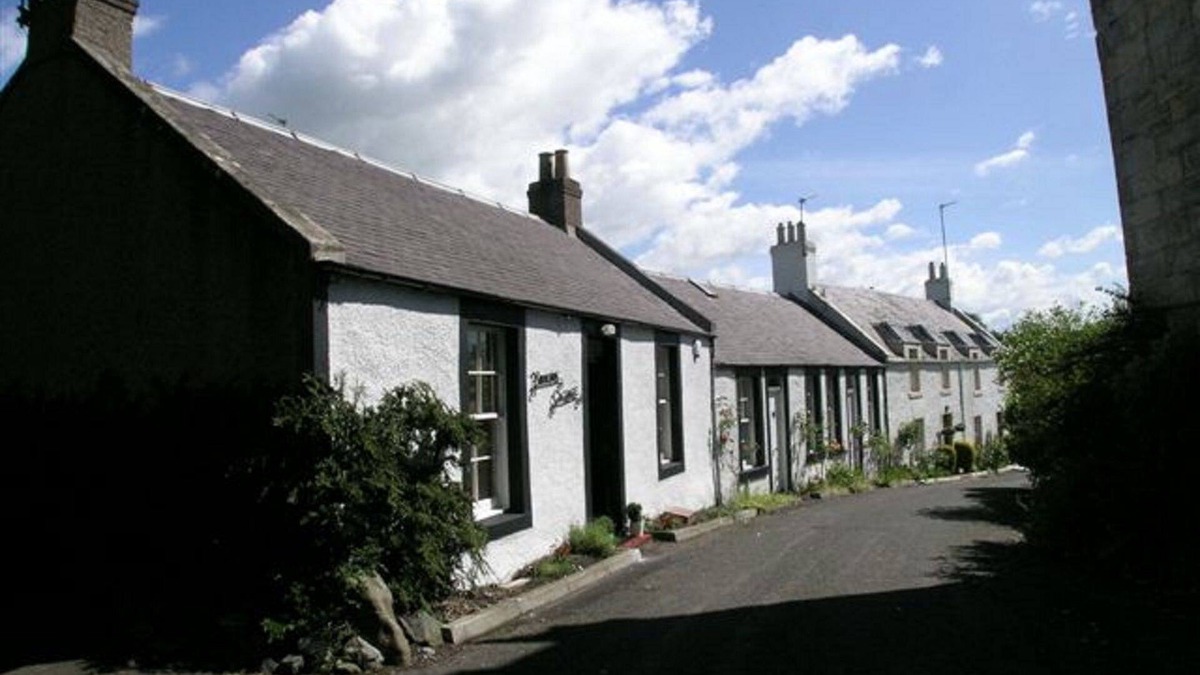 Leven Cottage | Kirkside Cottage pet friendly, sleeps 4 near St Andrews