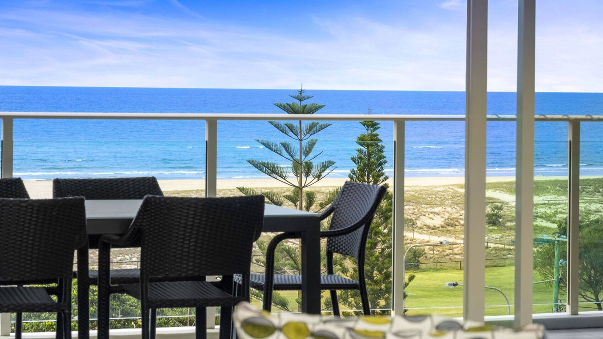 Coolangatta Apartment | Kirra Beach 506 Pure Ocean Views