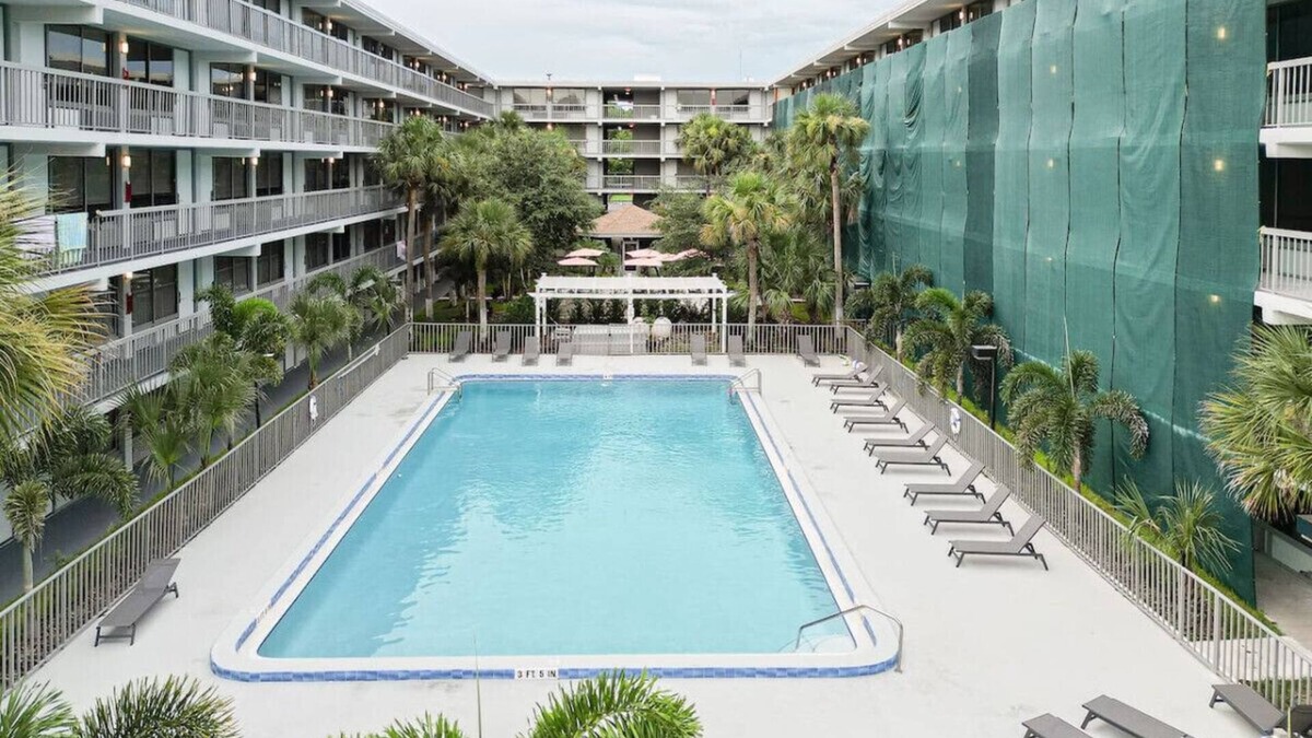 Kissimmee Apartment | Kissimmee 1BR Relaxing Condo With Pool view