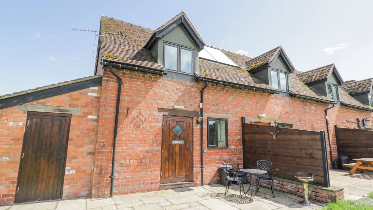 Acton Scott Cottage | KITE'S NEST, pet friendly, with a garden in Eaton-Under-Heywood
