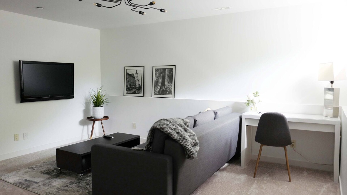 Kitsilano Apartment | Kitsilano Modern Comfort - Spacious 1 bedroom in quiet tree lined neighbourhood