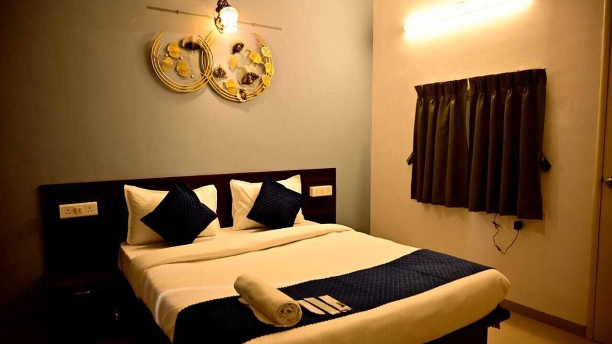 Aundh Hotel | Kivi's Stay Baner