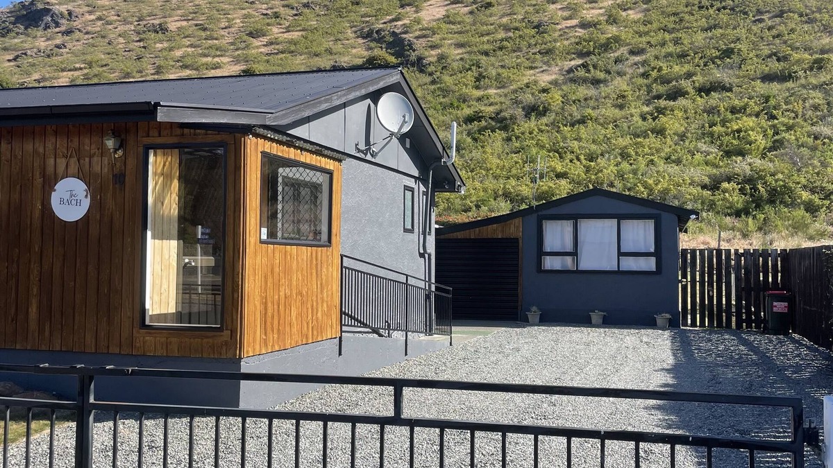 Omarama House | Kiwi Batch. In the heart of Omarama.