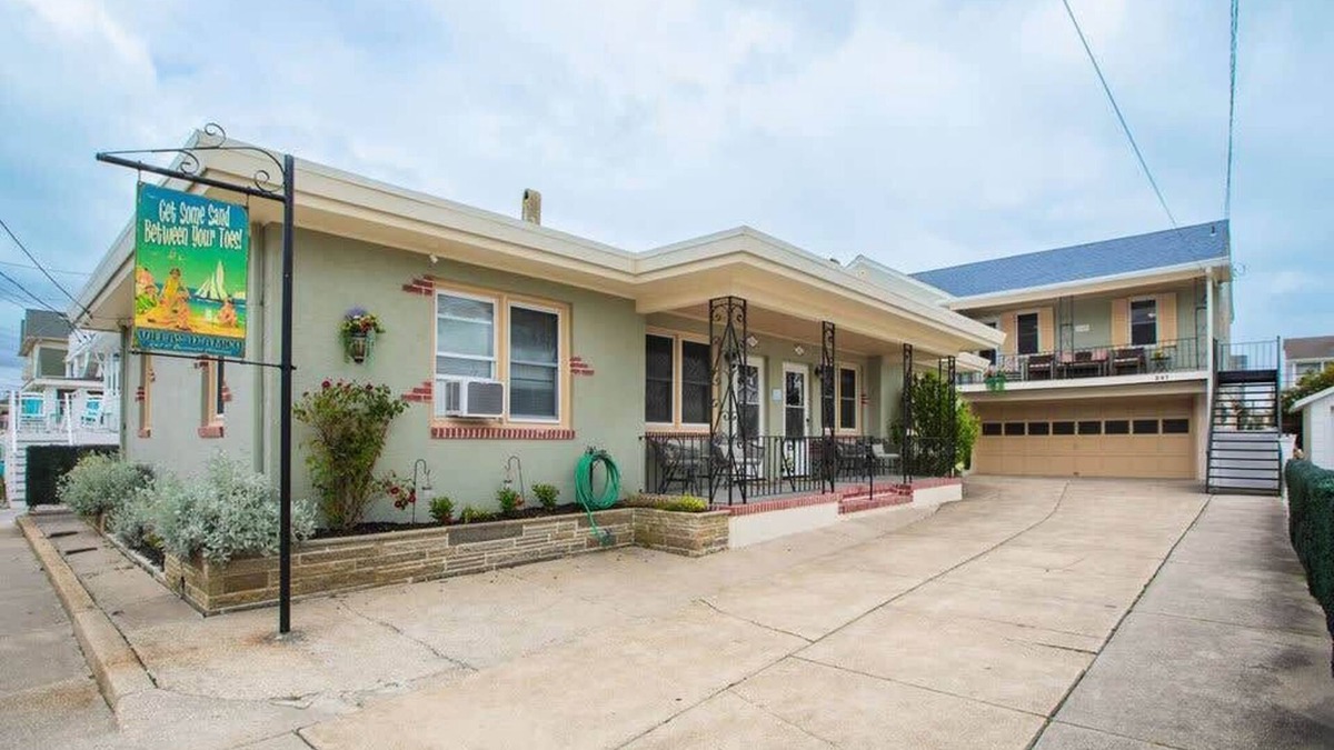 Wildwood Apartment | Kiwi's Cottage, 1.5 Blocks to Beach and Boardwalk, Pet Friendly