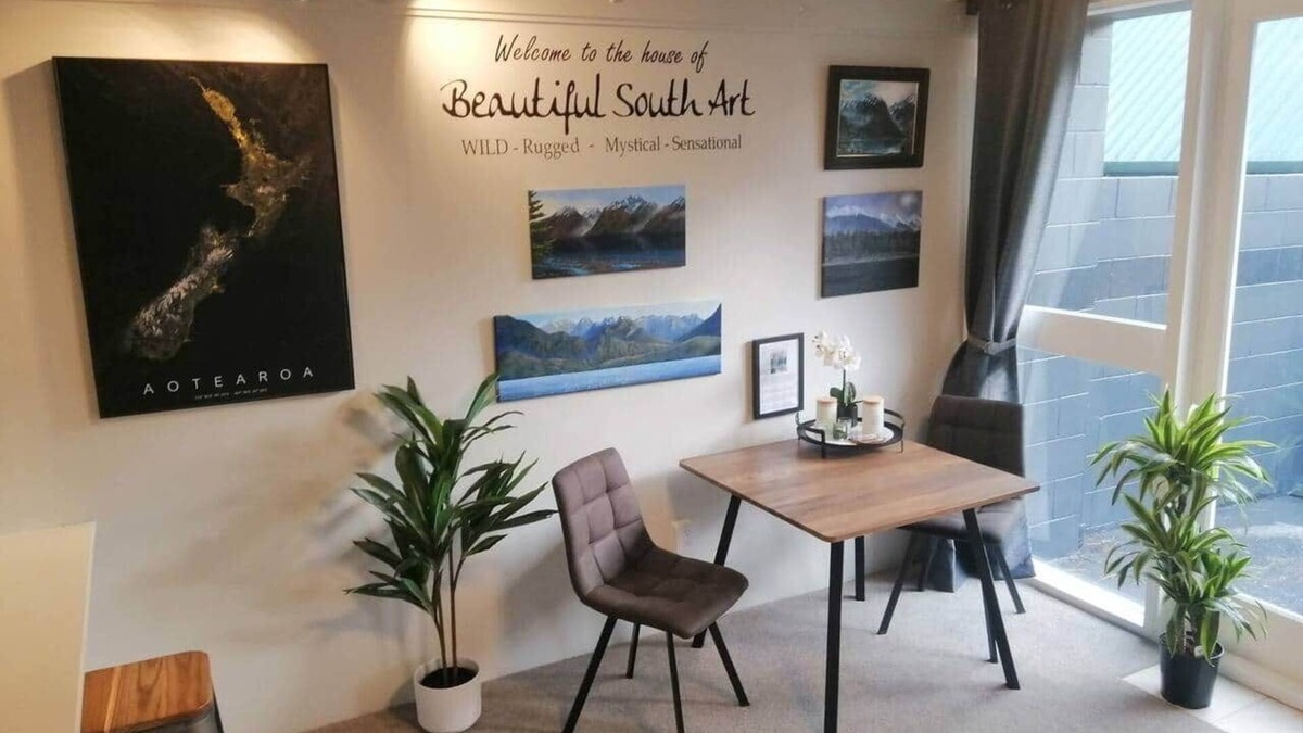 Invercargill Apartment | Kiwiana Art apartment , near city and Queens Park