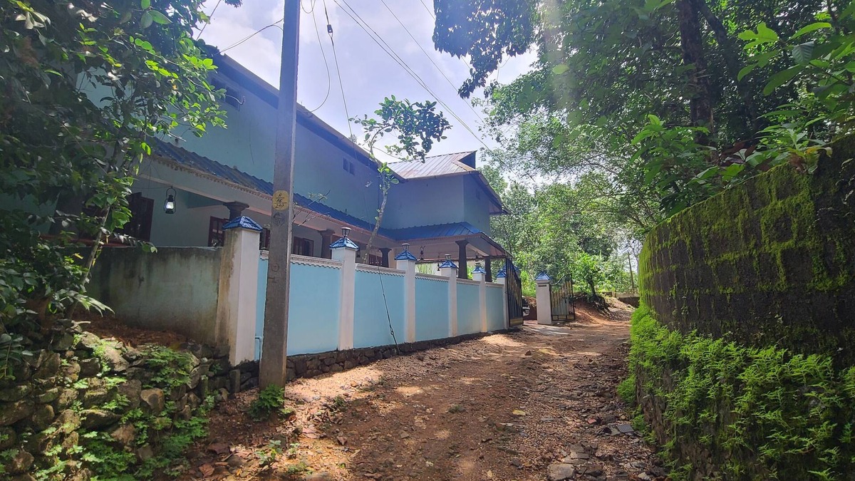 Ettumanoor House | Kizhakkechirayil Homestays, a remote space for the best getaway.