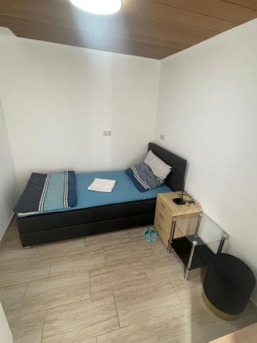Ruesselsheim Apartment | Kleine aber feies Zimmer