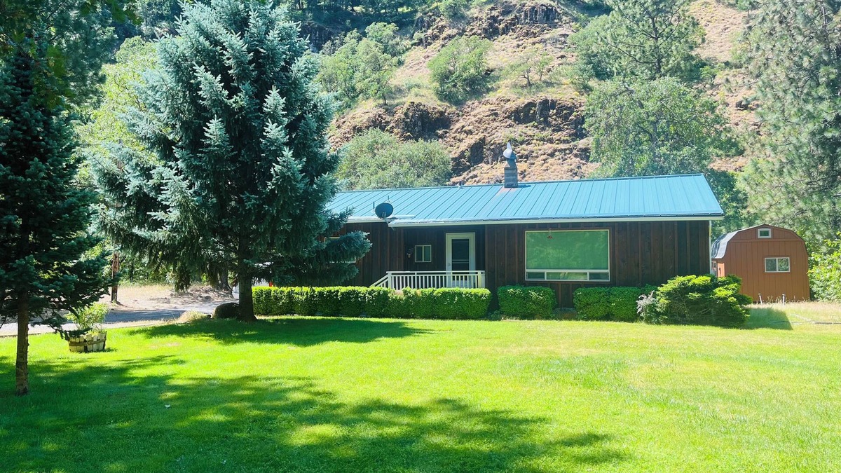 Klickitat House | Klickitat River's Edge Retreat