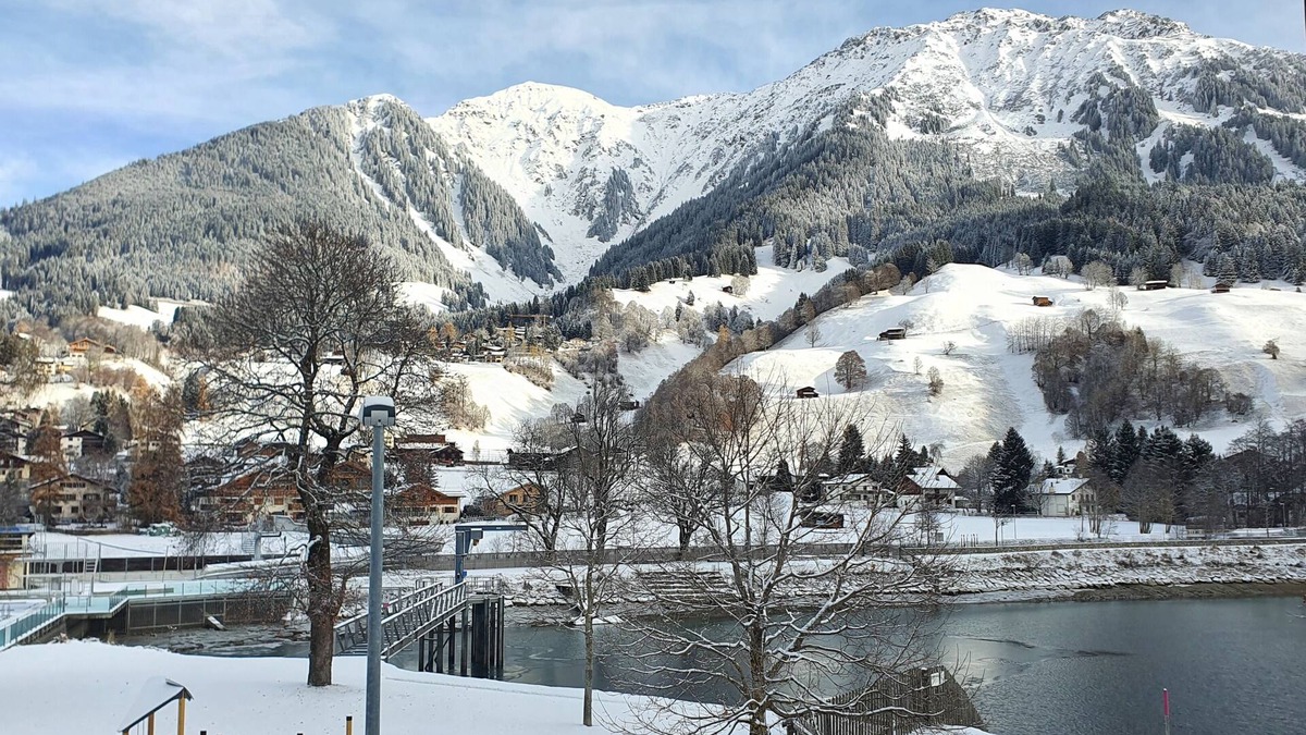 Klosters-Serneus Apartment | Klosters Chalet. A classic & cosy centrally located apartment in sunny Klosters