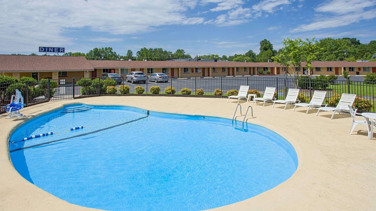 Mount Airy Hotel | Knights Inn Mount Airy