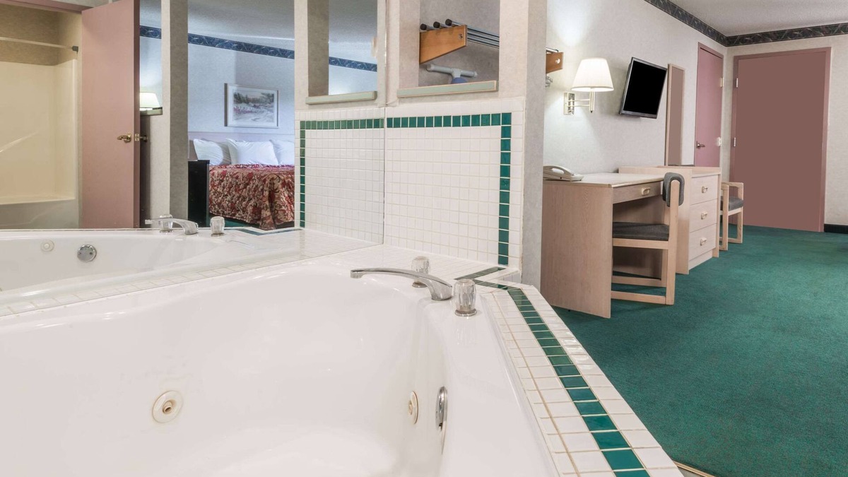 Ottawa Hotel | Knights Inn Ottawa