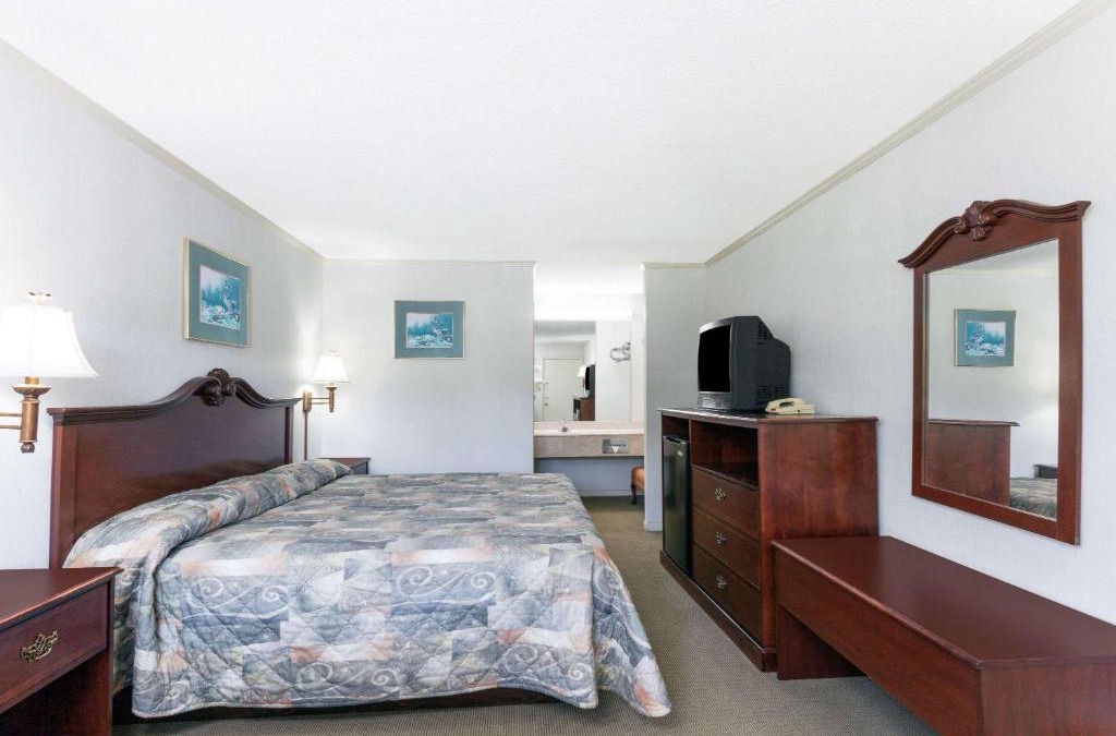 Yemassee Hotel | Knights Inn Point South Yemassee