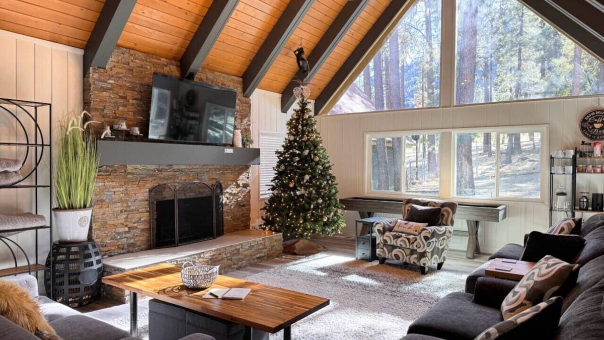 Wrightwood Cabin | Knotty by Nature | Luxury Cabin Stay
