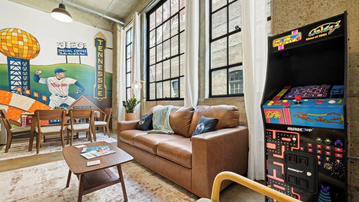 Old City Condo | Knox Loft Walk to Market Square & UT One of a Kind Mural + Arcade Fun