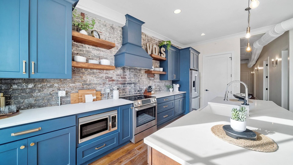 Downtown Knoxville Condo | Knoxtopia: BRAND-NEW Downtown Knoxville Condo in Historic Century Building