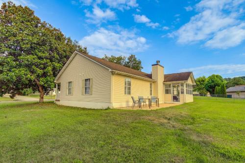 Knoxville House | Knoxville Home with Sunroom about 9 Mi to Downtown!