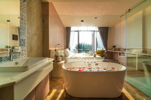 Bang Saphan Hotel | Koh Talu On Shore Hotel & Resort