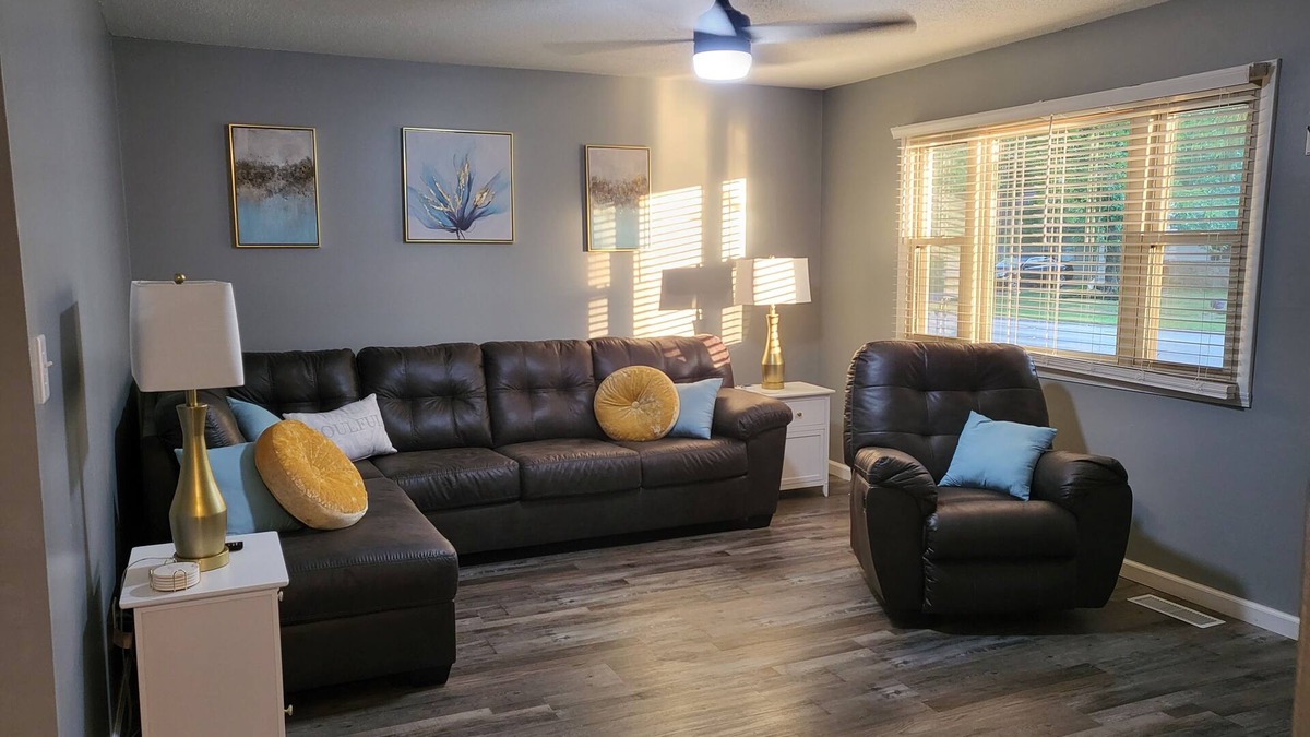 Kokomo House | Kokomo's Mini Manor, great cozy place to stay!