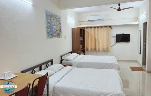 Kankavali Apartment | Konkan Central Kankavali AC Family Room