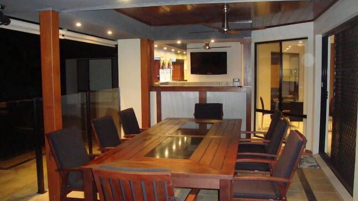 Robina House | Kooroora House -Spa Bath-Pool- Billard Table