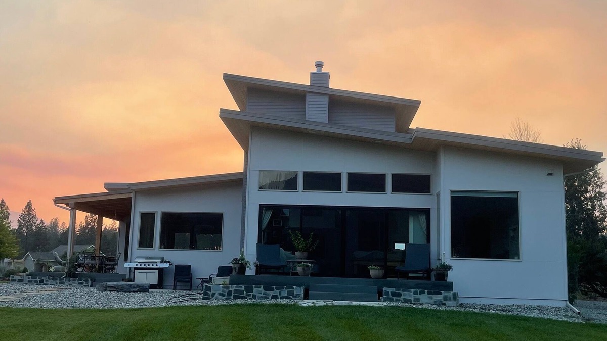 Libby House | Kootenai River Frontage with Panoramic Cabinet View