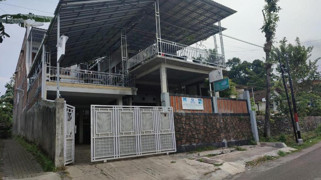 Prigen House | kopi ABG