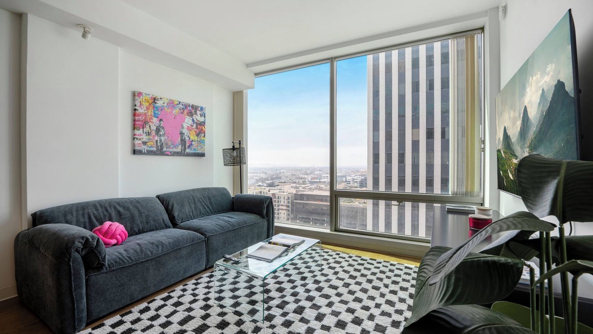 Carthay Circle Apartment | koreatown y