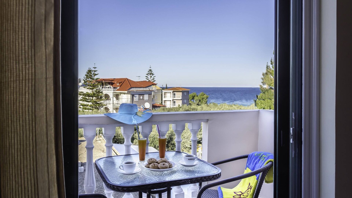 Amoudi Apartment | Kozanos II Studio with Pool, 150m from the beach