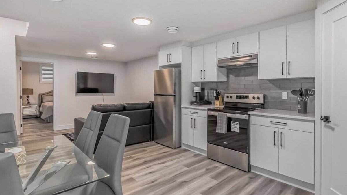 Southwest Edmonton House | Kozy In Keswick (Suite)