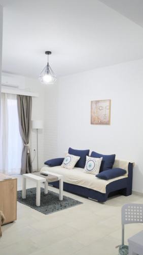 Kymi-Aliveri Apartment | KROKOS house 2