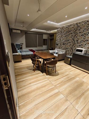 Jasola Hotel | KRYC Luxury Living near Indraprastha Apollo Hospital