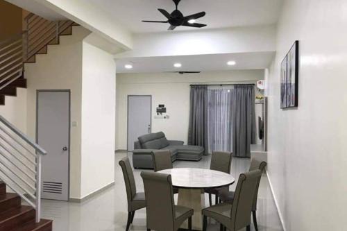 Pasir Penambang House | KS 80 Homestay (15pax)4R3B ~WiFi~ near Jetty