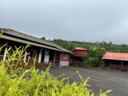 Radhanagari Hotel | Kshetij Homestay 200 Mtr From Rautwadi Waterfall