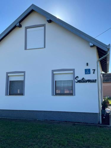 Karanac House | Kuća za odmor Saturnus