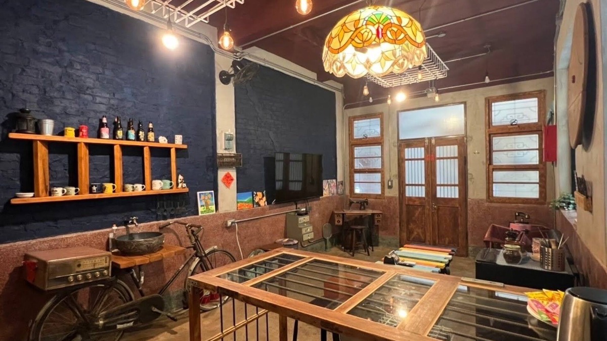 West Central District Bed & Breakfast | Kuanzhai 1960 Private B&B