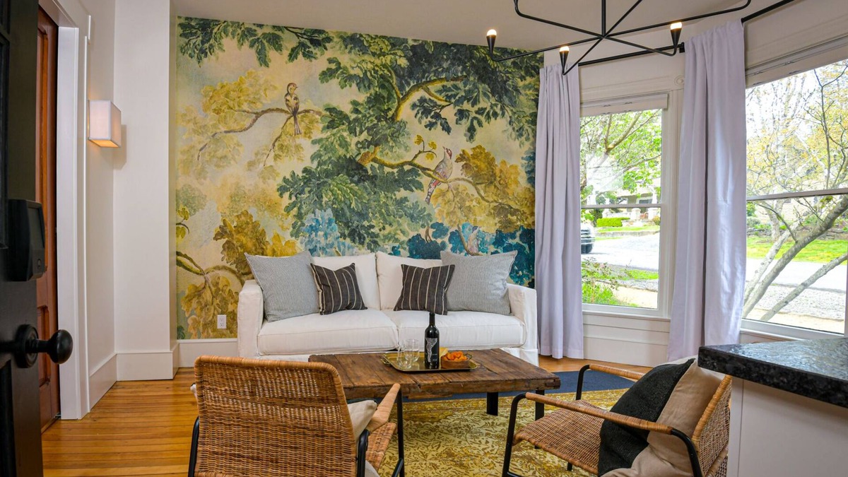 Jacksonville House | Kubli Haus - Suite #1 ~ Luxury, Style & Location, 1 block to Britt