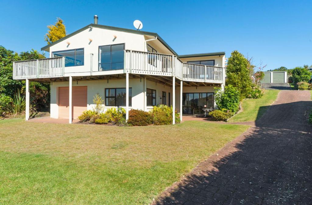 Omori House | Kuharua Lakeviews- Omori Holiday Home