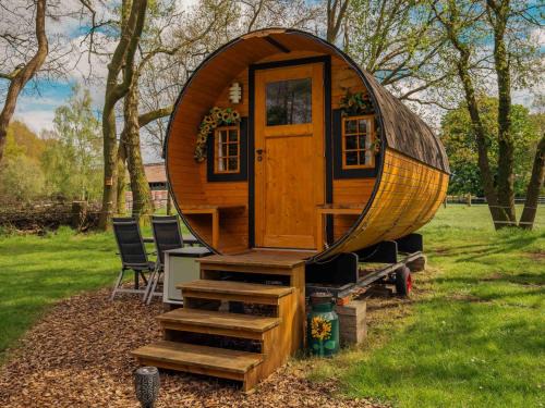 Lastrup House | Kuhle Auszeit - Fass Sonnenblume