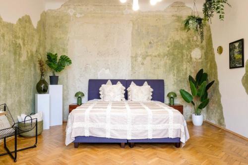 Lend Apartment | Kunstvolles Apartment im Zentrum mit Balkon und Parkplatz