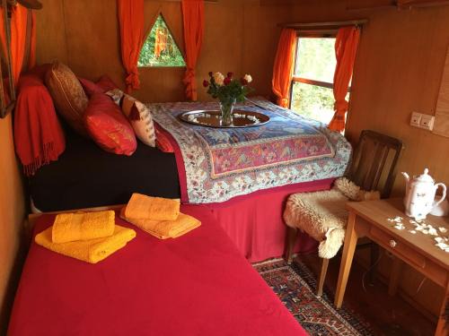 Ziegenhagen Other | Kuscheliger Zirkuswagen im Wildgarten