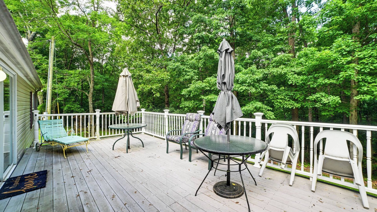 Kuttawa House | Kuttawa Vacation Rental w/Smart TV, Near Marinas!