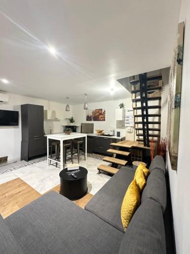 Saint-Avertin Apartment | L’Éden