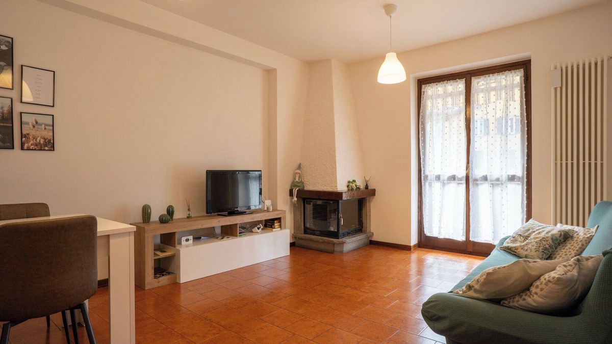 Introbio Apartment | L'Abete - Introbio family Apartment