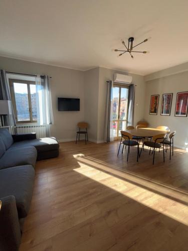 Quartiere XXII Collatino Apartment | L'affaccio sul borgo - Adiacente Metro B