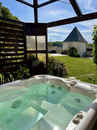 Saint-Come-de-Fresne Apartment | L'Agapanthe, avec accès piscine et jacuzzi